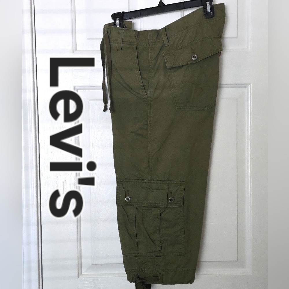 Ladies Levis Capri/Cargo Pants